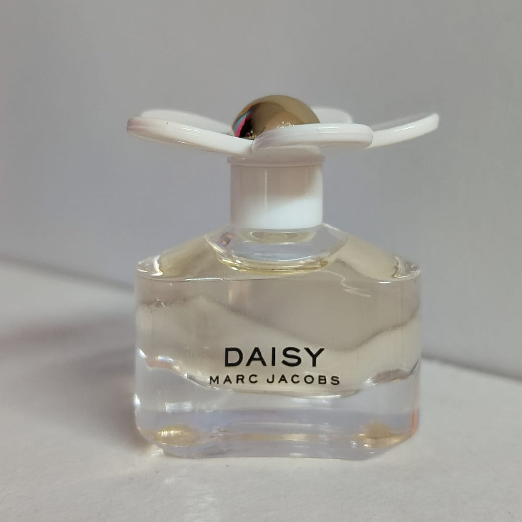 0.13 oz/ 4 mL Marc Jacobs Fragrances Daisy*